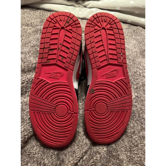 Air Jordan 1 Mid GS - DJ4695 122 - White / Gym Red - Black - 6.5 Youth - Picture 5 of 6